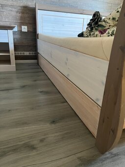 Skříň, postel a noční stolky - 2