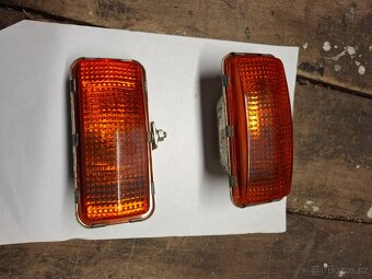 Přední blinkry Škoda 100, 110r a užovka - 2