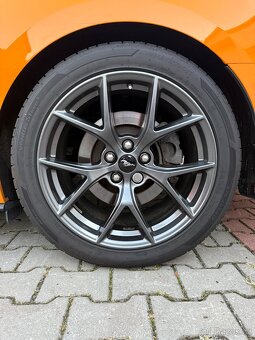 OEM alu disky Performance Mustang (možno i H&R podložky) - 2