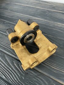 Pravý zadní třmen  e36 323i - 2