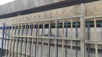 Stará železná brána s brankou - 2