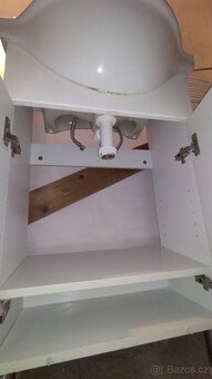 Umyvadlo, žebřík, skříňka - 2