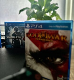 PlayStation 4 slim - 2