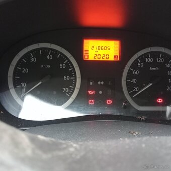 Dacia Logan MCV Na LPG bourany BEZ SPZ na díly - 2