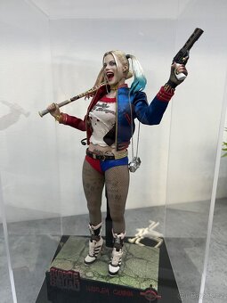 Harley Quinn hot toys , sideshow - 2