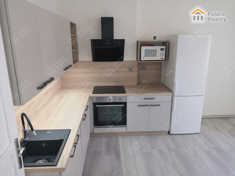 Prostorný zděný byt 2+1 s lodžií v centru města - 2