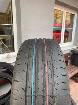 Pneu Dunlop 225/45r17 - 2