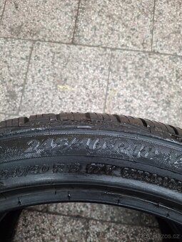 pneu 245/40 R18 - 2