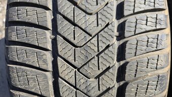 Zimní pneu 235/45/18 Pirelli - 2
