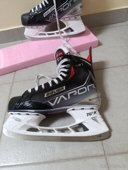 Brusle Bauer Vapor X3.7 - 2