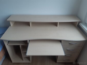 Kancelářský stůl - 2