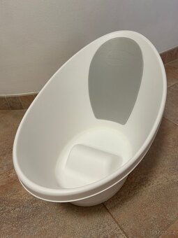 SHNUGGLE Vanička bílá s šedou opěrkou - 2