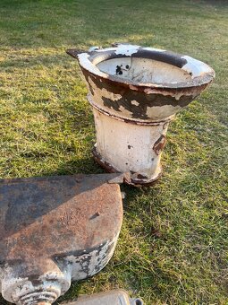 Starý litinový záchod do bunkru - 2