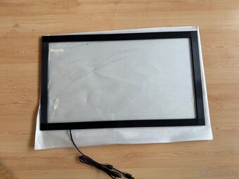 24” dotykovy pruhledny display - 2