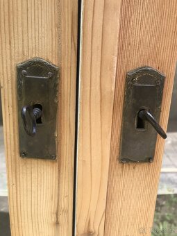 Starožitná skříňka - 2