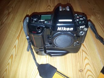 Nikon F90 + Battery grip - 2