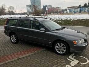 Volvo V70, D5,2,4D,120kW,4x4 automat - 2