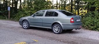 Octavia 1.8t 110kw Elegance + díly v barvě - 2