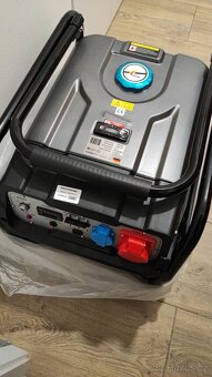Centrála 7.3 kW 1x 400v 1x 240v USB a 12 v - 2