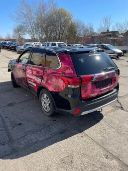 Mitsubishi Outlander - 2