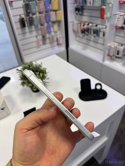Apple iPhone 16 - 2