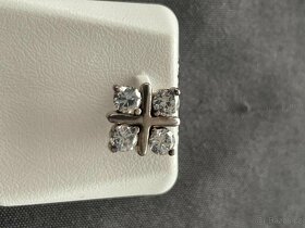 Stříbrný přívěsek 4 zirkony - 2