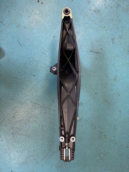 KTM 390 Adventure 2022 zadní světlo, kyvná vidlice - 2