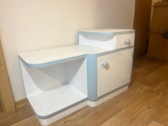 Skříňka / Noční stolek - 2