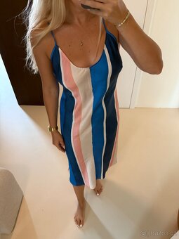 Silk slippery splývavé šaty HM s holými zády s pruhy - 2