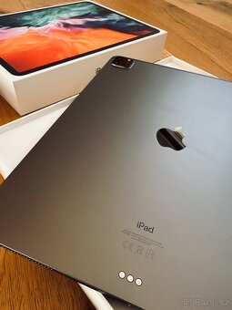Apple iPad Pro 12,9” (4. generace) 256 GB + Magic Keyboard - 2