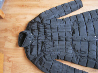 Zimní černý prošívaný kabát L/40, velmi dobrý stav - 2