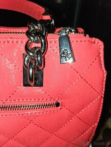 NOVÁ Kabelka Guess barva korálová - 2