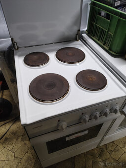 Sporák elektrický SIEMENS - šíře 50 cm - 2