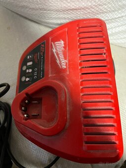 Milwaukee nabíječka C12C - 2