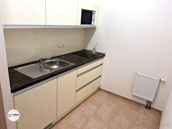 Pronájem kanceláře 13 m2 s kuchyňkou a sociálním zařízením n - 2