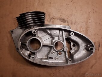 Jawa ČZ 250/353 kývačka - Levý karter - 2