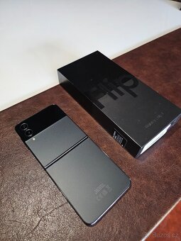 Samsung Galaxy Z Flip 4 5G 8GB/256 GB Černý- TOP STAV Z - 2