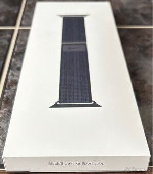 Apple Watch provlékací Nike sporovní řemínek. - 2