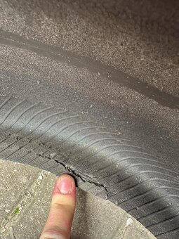 235/30 R20 - 2