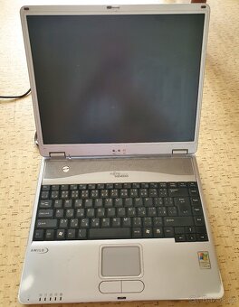 Fujitsu Amilo K 7600 (rok 2003) s Win 2000 - Pouze volat. - 2