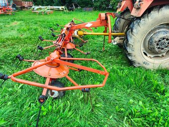 Obraceč sena a píce KUHN GF 5000 - 2