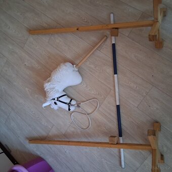 Hobby horse LarDen a překážka - 2