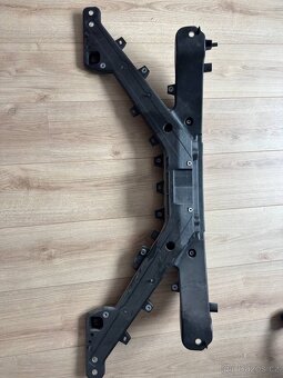 Přední panel (displej / „televizor“) Tesla 3 - 2