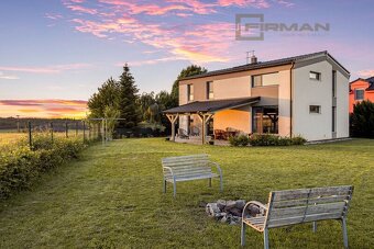 Prodej novostavby rodinného domu 5+kk 178m² v Úvalech. - 2