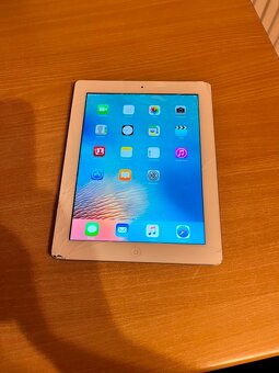 Tablet IPAD 32 GB - poškozený display - 2