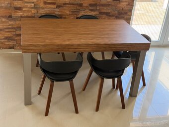 Jídelní stůl a křesla - 2