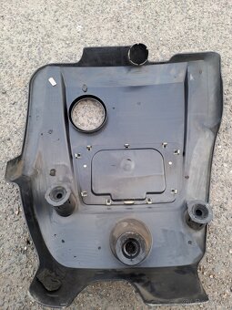 Kryt motoru VW golf - 2