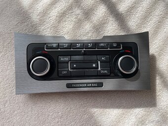 Prodám panel klimatizace VW Passat B7 + rámeček - 2