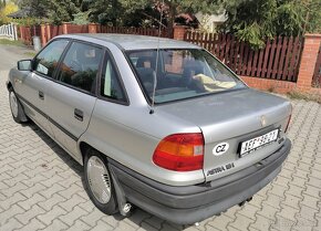 Opel Astra 1,8i GLS, benzín, 66kW - 2