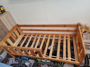 Dětská dřevěná postel - 2